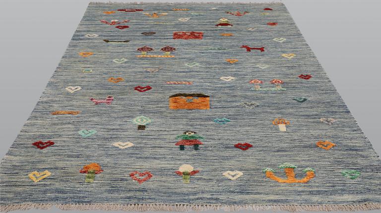 A Kelim carpet, figural, c. 236 x 171 cm.