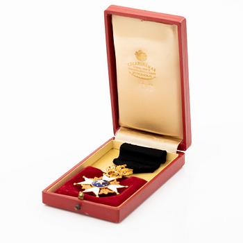Nordstjärneorden, Riddartecken i etui, 18 k guld och emalj, CF Carlman, Stockholm 1964.