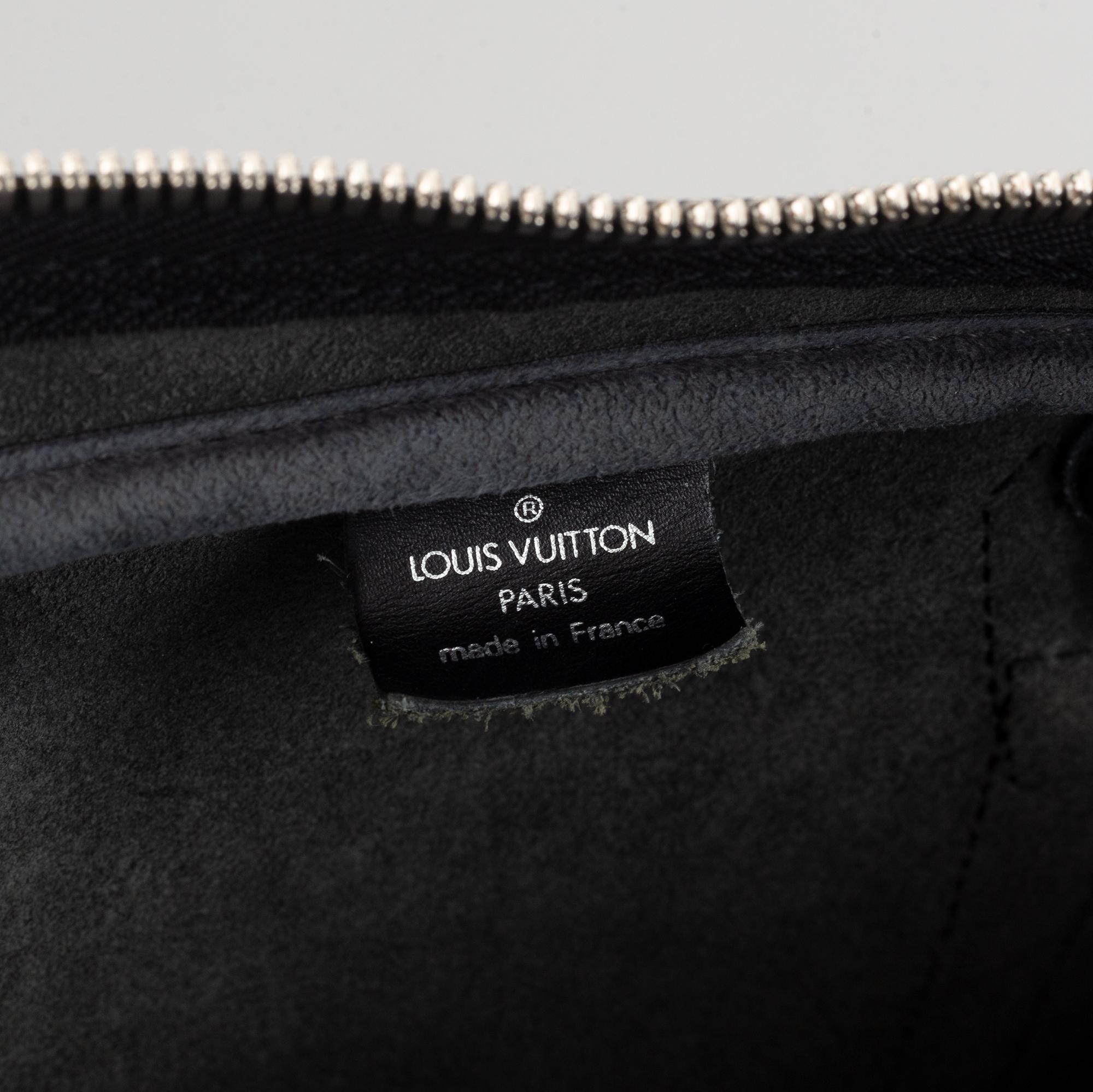 Louis Vuitton, a 'Taiga Kendall GM'.