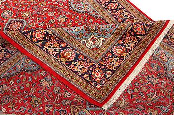 A Kashan carpet, c. 324 x 213 cm.