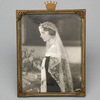 KUNGLIGT FOTOGRAFI, signerad Hovfotograf Jaeger, Prinsessan Sibylla av Sverige år 1940.