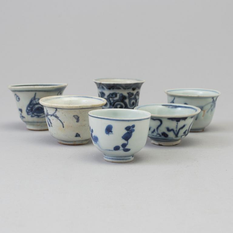 A set of six odd blue and white cups, Ming dynasty (1368-1644).