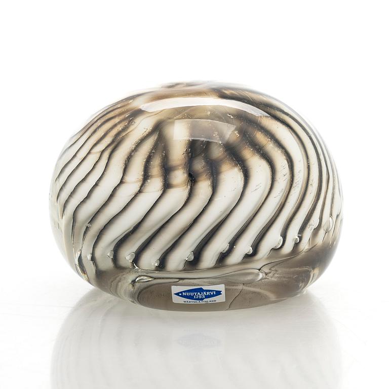 Oiva Toikka, a glass paper weight, / sculpture. signed Oiva Toikka Nuutajärvi Notsjö.