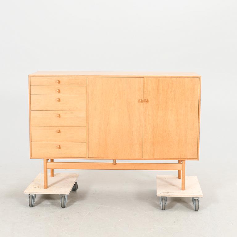 A Tove and Edvard Kindt Larsen oak sideboard from Säffle möbelfabrik 1960s.