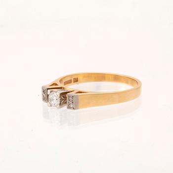Ring in 18K white and red gold with round brilliant-cut and single-cut diamonds by G. Dahlgren & Co Malmö, 1967.