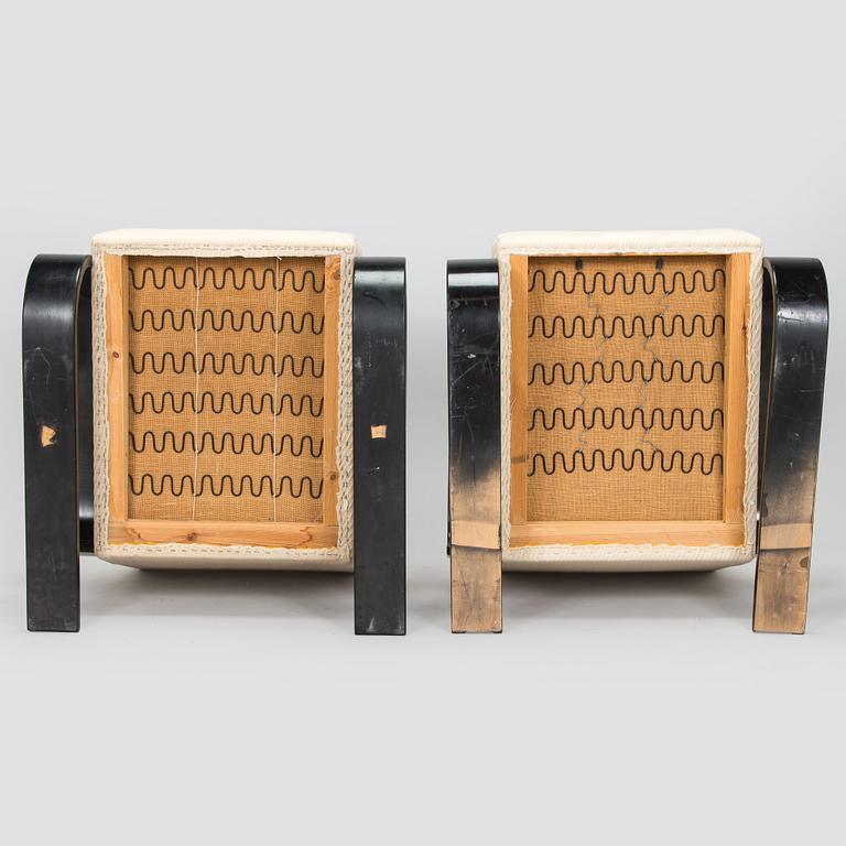 Alvar Aalto, a pair of 1970s armchairs 'Tank chair', model 400, for Artek.