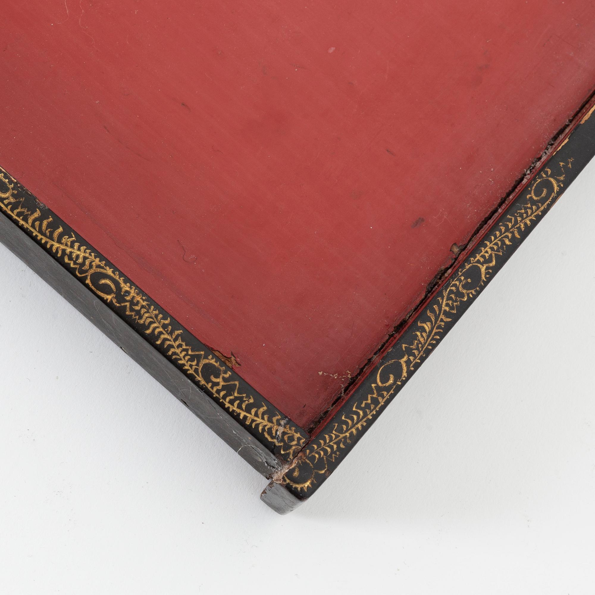 Brickor två stycken, samt skrivschatull, s.k. Suzuribako, Japan, Meiji  (1868-1912).