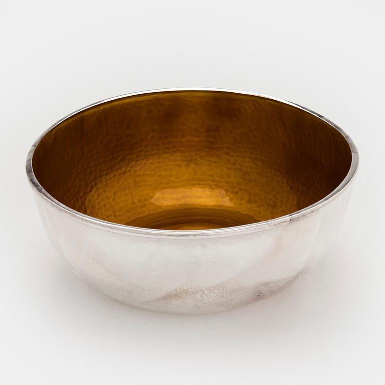 A. Tillander, skål, sterlingsilver och emalj. Helsingfors 2005.