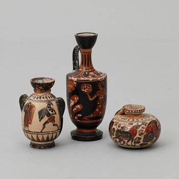 ARYBALLOS, 3 st, lergods, enligt uppgift korintiska, ca 500-600 f.kr.