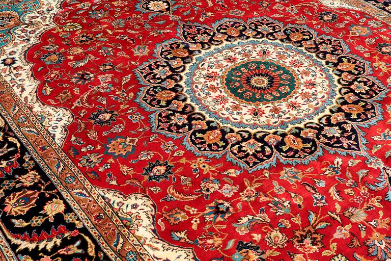 A CARPET, Tabriz, ca 374 x 295 cm.