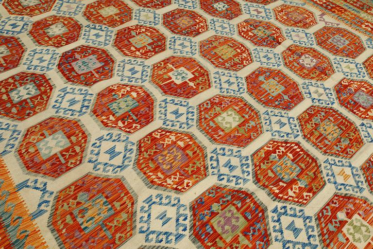 Matta, Kelim, ca 481 x 404 cm.