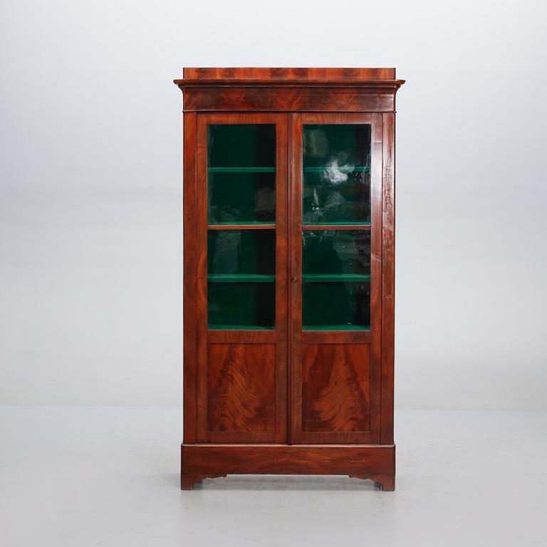 BOKSKÅP, omkring 1800-talets mitt.