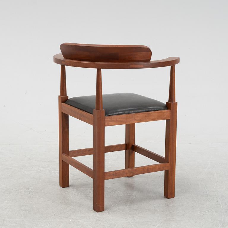 Torbjörn Ahlström, a mahogany chair.