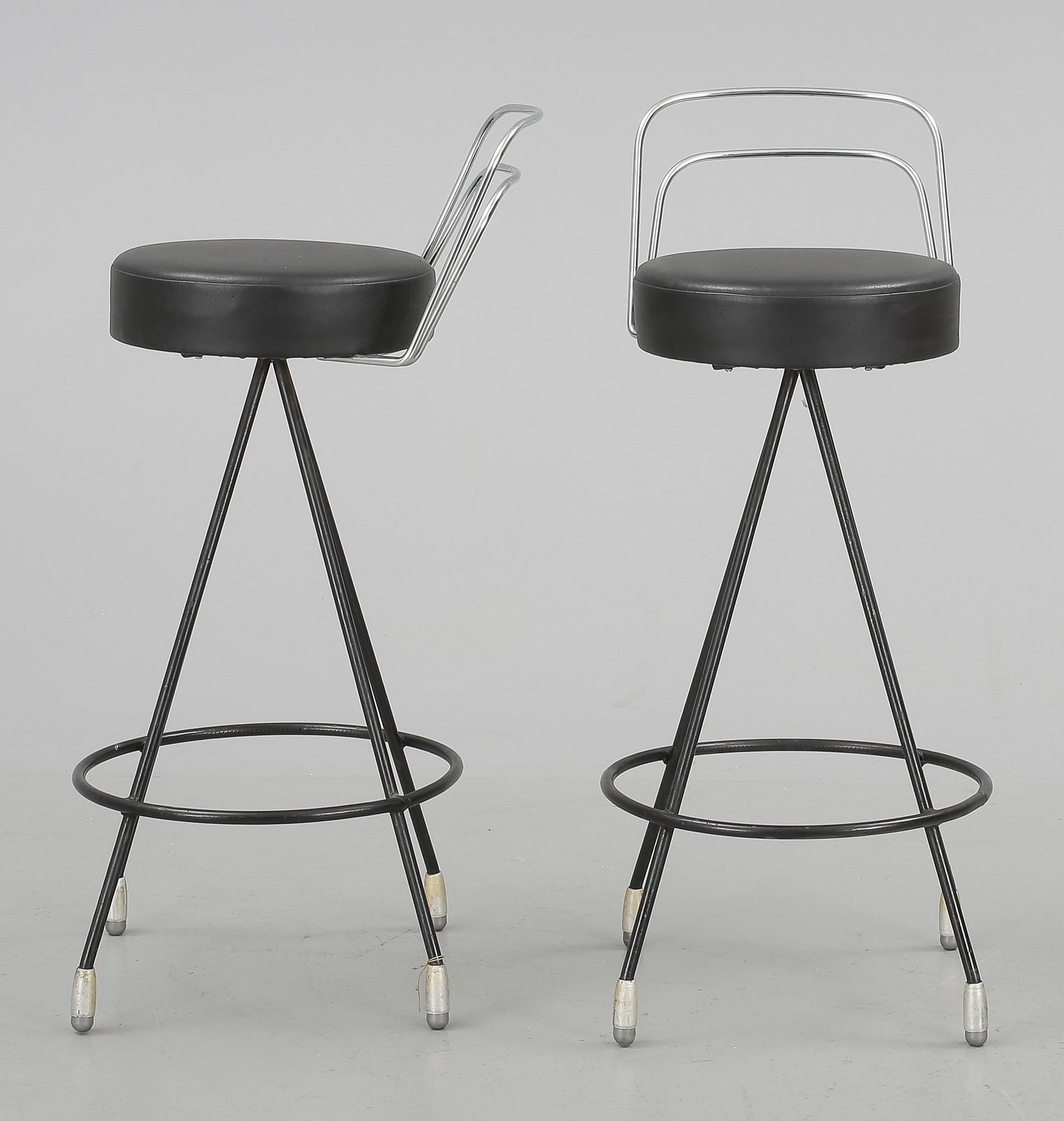 BARDISK och BARSTOLAR, 5 st, 1950-tal.