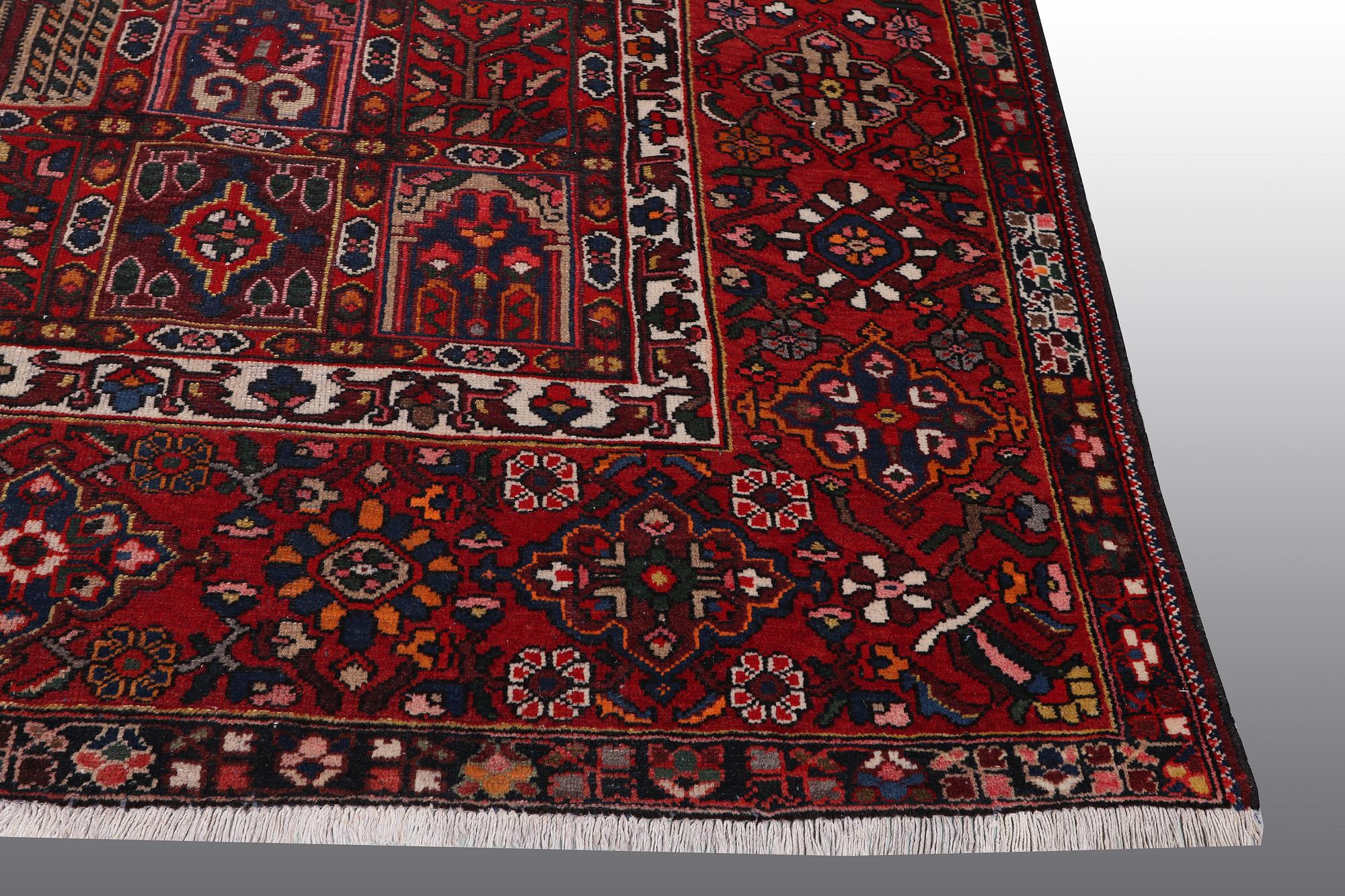 A CARPET, Bakthiari 390 x 305 cm.