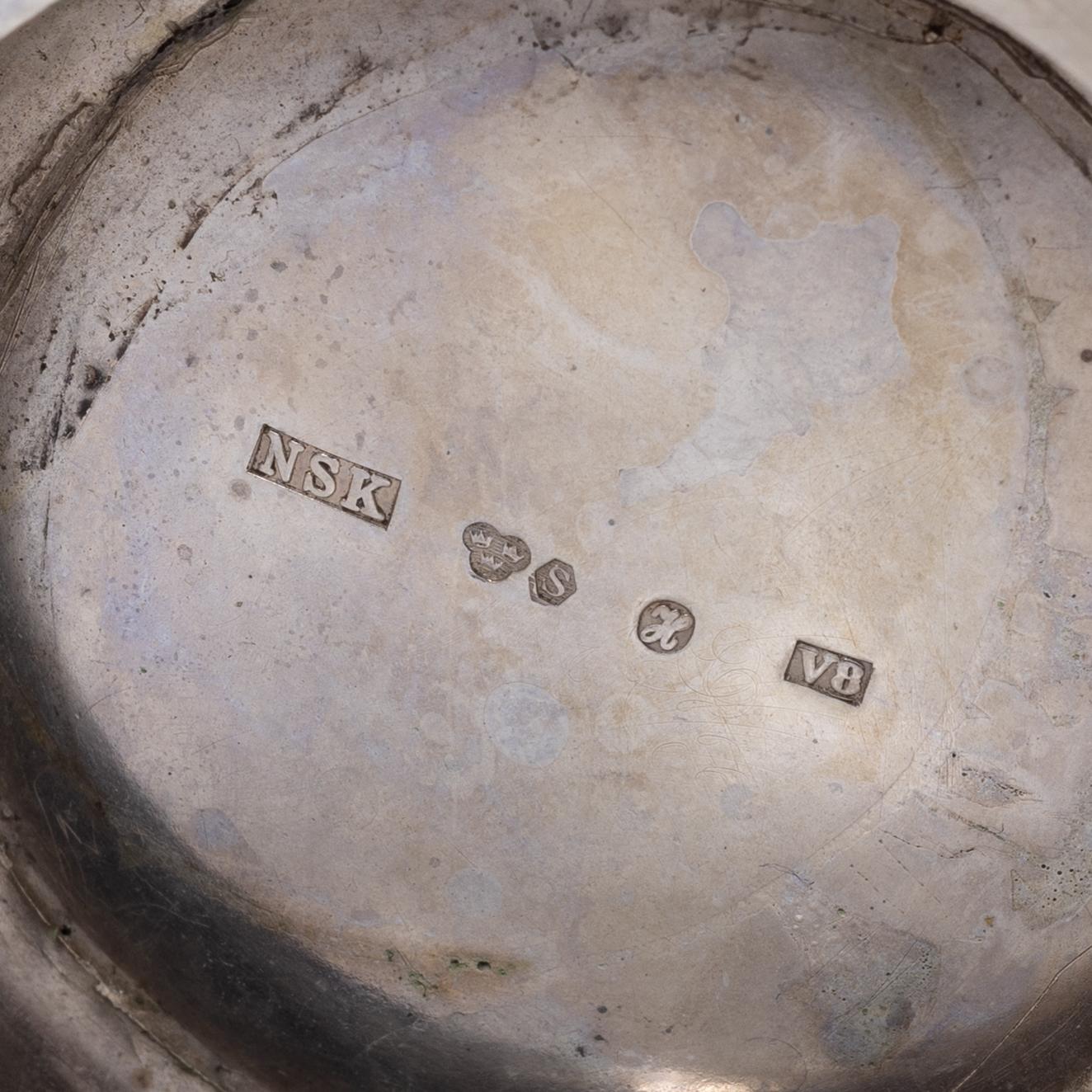 Såskanna, silver, Nordisk Silverkonst, Helsingborg 1947 samt såssked Johan Wahlström, Jönköping 1835.