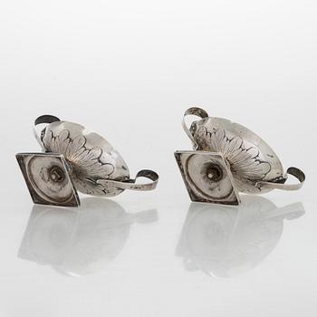 Saltkar, ett par, silver, Finland, slitna stämplar, möjligen Gustaf Lönnqvist, aktiv i Borgå 1827-65.