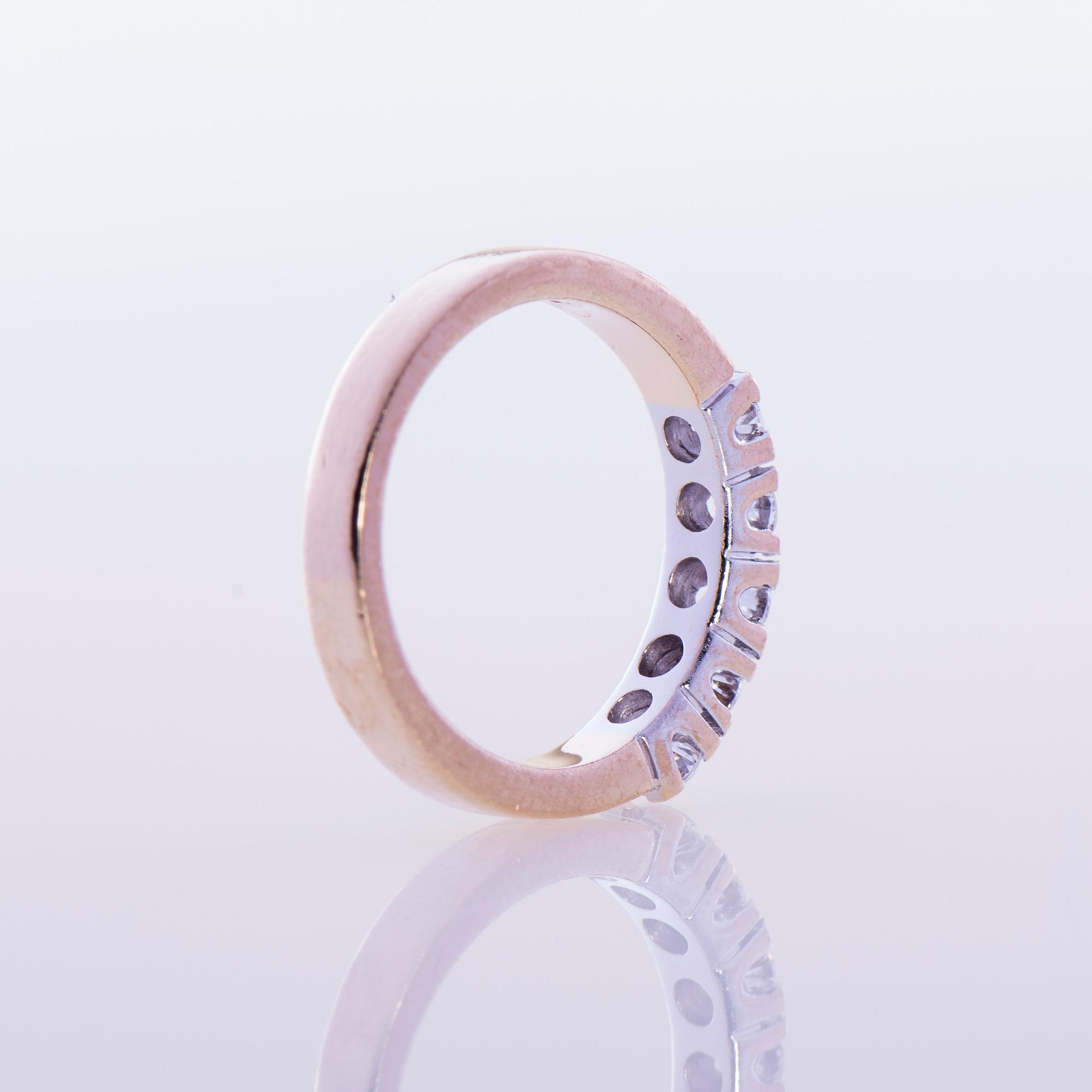 RING, 14K guld, briljantslipade diamanter. Vikt ca 4,1 g.