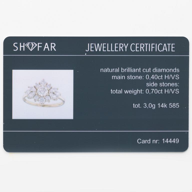 Ring 18K gold set with round brilliant-cut diamonds.