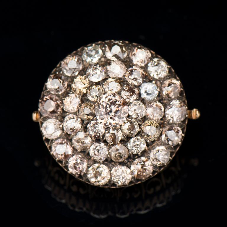 A BROOCH, old cut diamonds, 14K (56) gold. Moscow, 1888-1898.