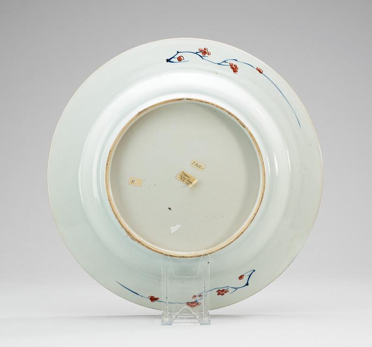 An Imari charger, Qing dynasty, Kangxi (1662-1722).