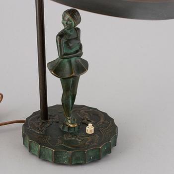 An Art Deco bronze table lamp, 1920/30s.