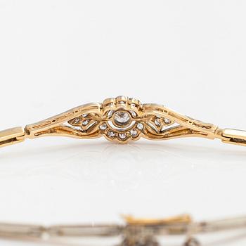 Rannekoru, 18K kultaa timantteja yhteensä noin 0.50 ct. Suomalaiset leimat.