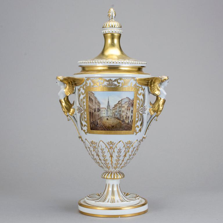 LOCKURNA, porslin, Dresden, 1900-talets första hälft.