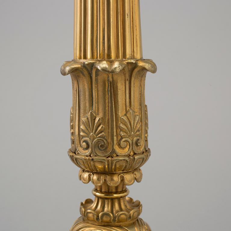 KANDELABRAR, ett par, förgylld brons, senempire, 1800-talets mitt.