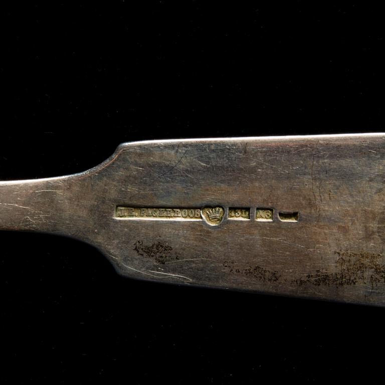 PARTI BESTICK, 44 delar, silver, "Mussla", finska stämplar, 1918-50. Tot vikt 1084,8 g.