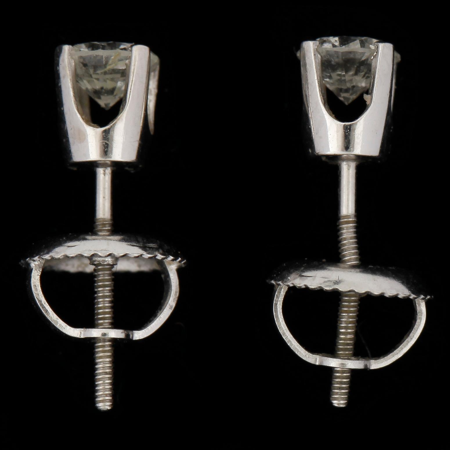 ÖRHÄNGEN, ett par, 14k vitguld med briljantslipade diamanter tot ca0,44ct.