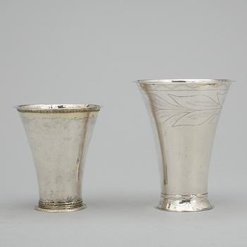 BÄGARE, 2 st, silver, Petter Röding, Varberg 1755 resp Johan Henrik Leffler Falun 1803. Tot ca 104 gram.