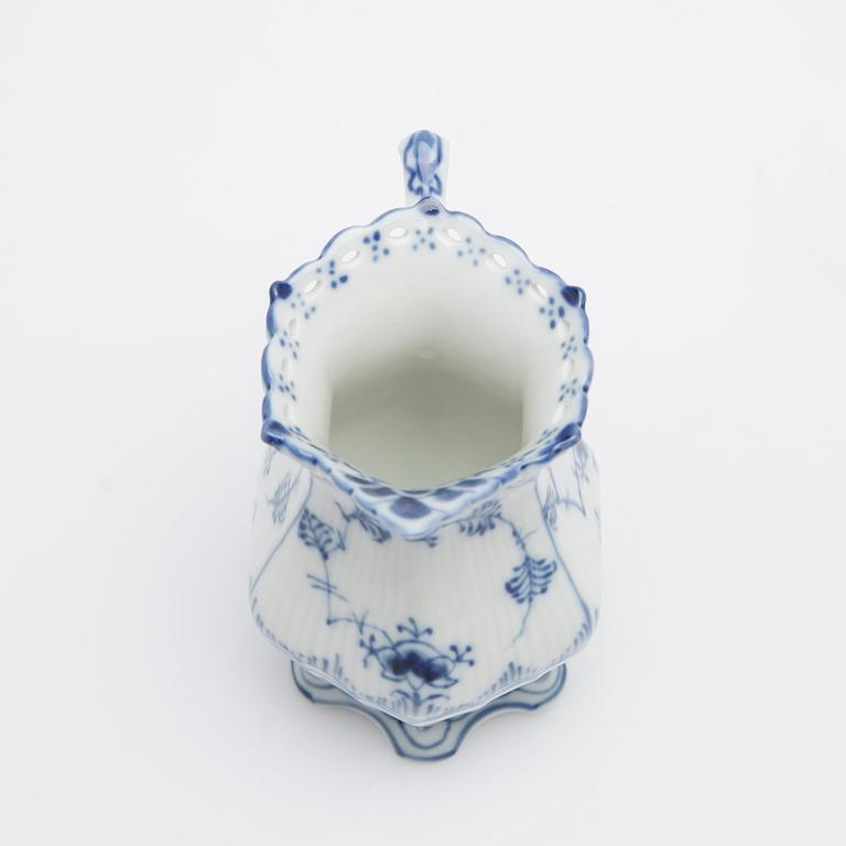 Royal Copenhagen, Service pieces, 20 pieces, porcelain, "Musselmalet helblond and halvblond", Denmark.