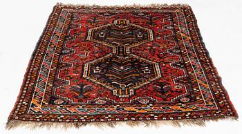 An Old Shiraz carpet, ca 290 x 140 cm.