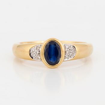 Ring, 18 carat yellow gold, sapphire and diamonds.