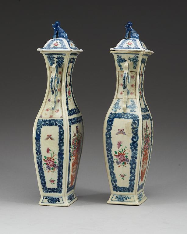 URNOR med LOCK, ett par, kompaniporslin. Qing dynastin, Qianlong (1736-95).