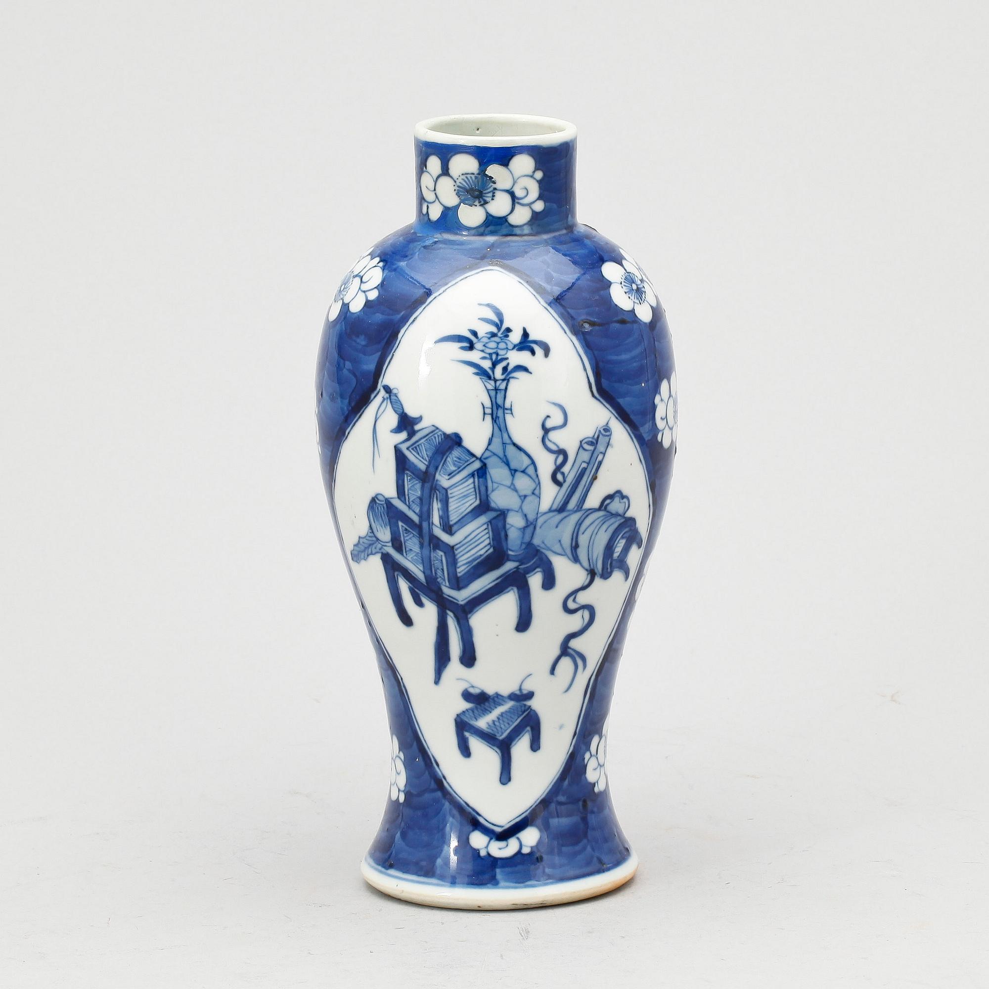 VAS, porslin, Kina, 1800-tal.