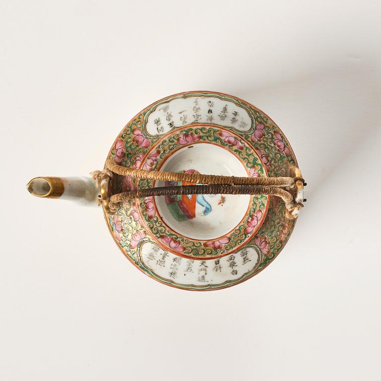 Tekanna med lock, porslin. Kanton, 1800-tal.