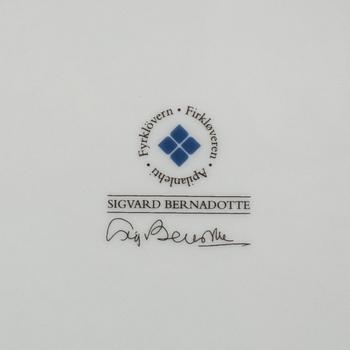 SIGVARD BERNADOTTE, SERVIS, 84+ 13 delar,porslin. "Christineholm" eller "Marianne Royal Blue", Millenium, design, 2000.