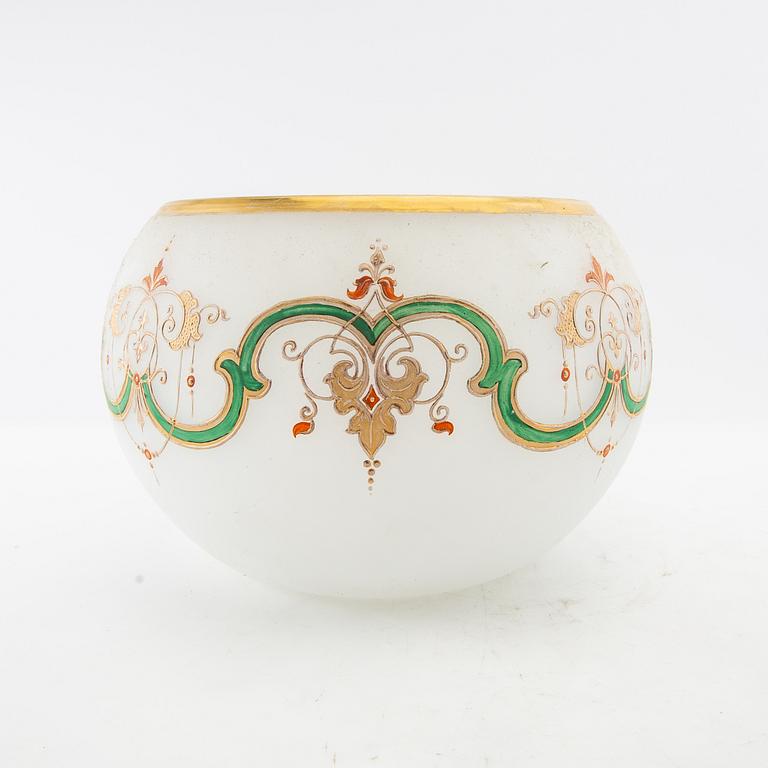 Bålskål med fat omkring 1900 flussglas med målad dekor.