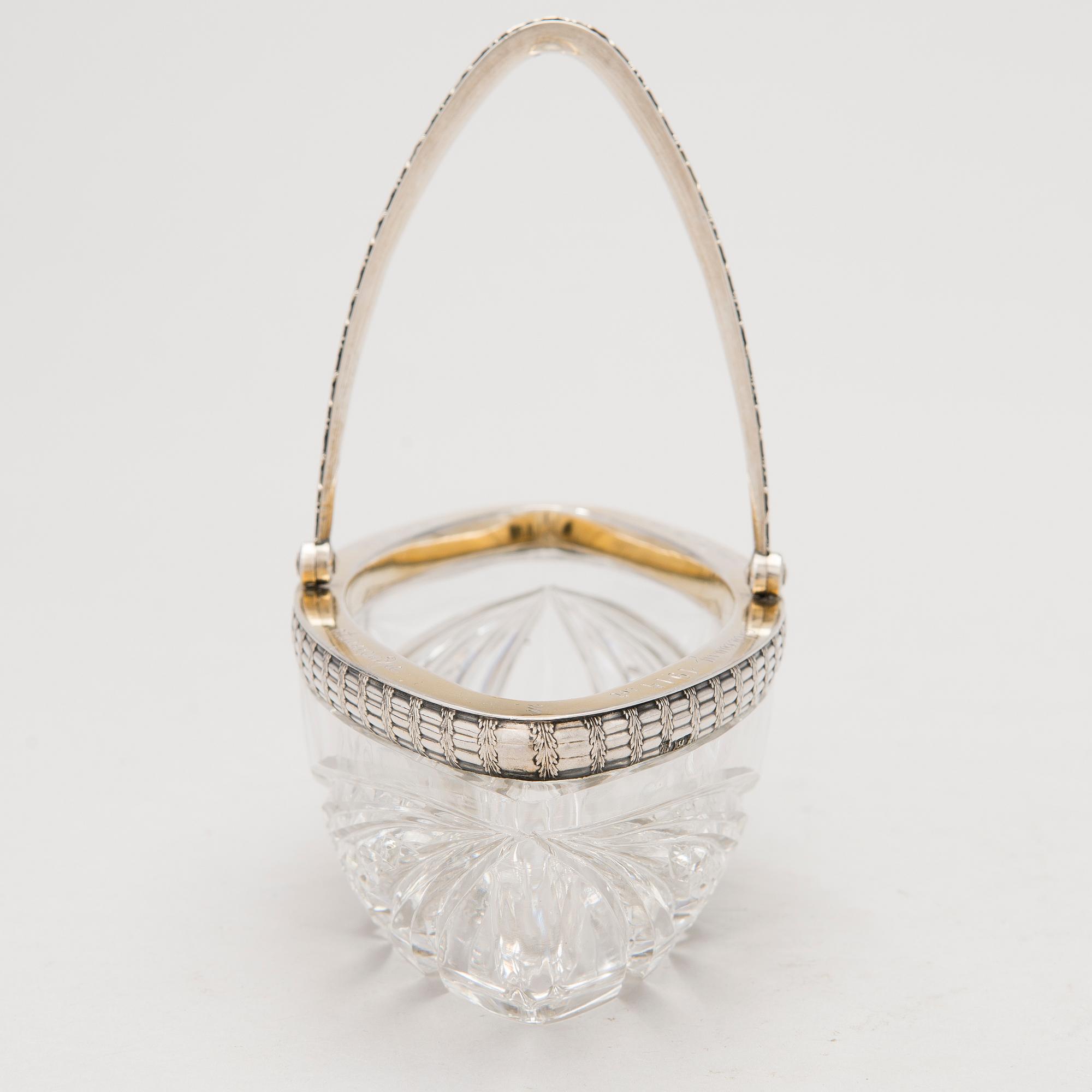 KAVIAR SKÅL, silver och slipat glas, Ryssland, Moskva 15 artellen, daterad 1914.