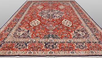 A Tabriz carpet, part silk, approx. 415 x 300 cm.