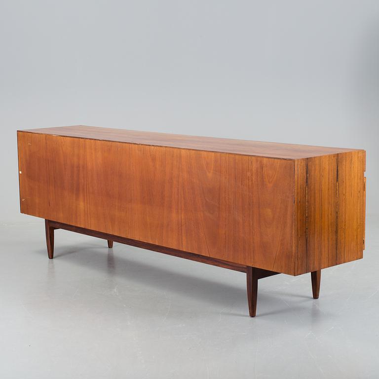 IB KOFOD LARSEN. Sideboard.