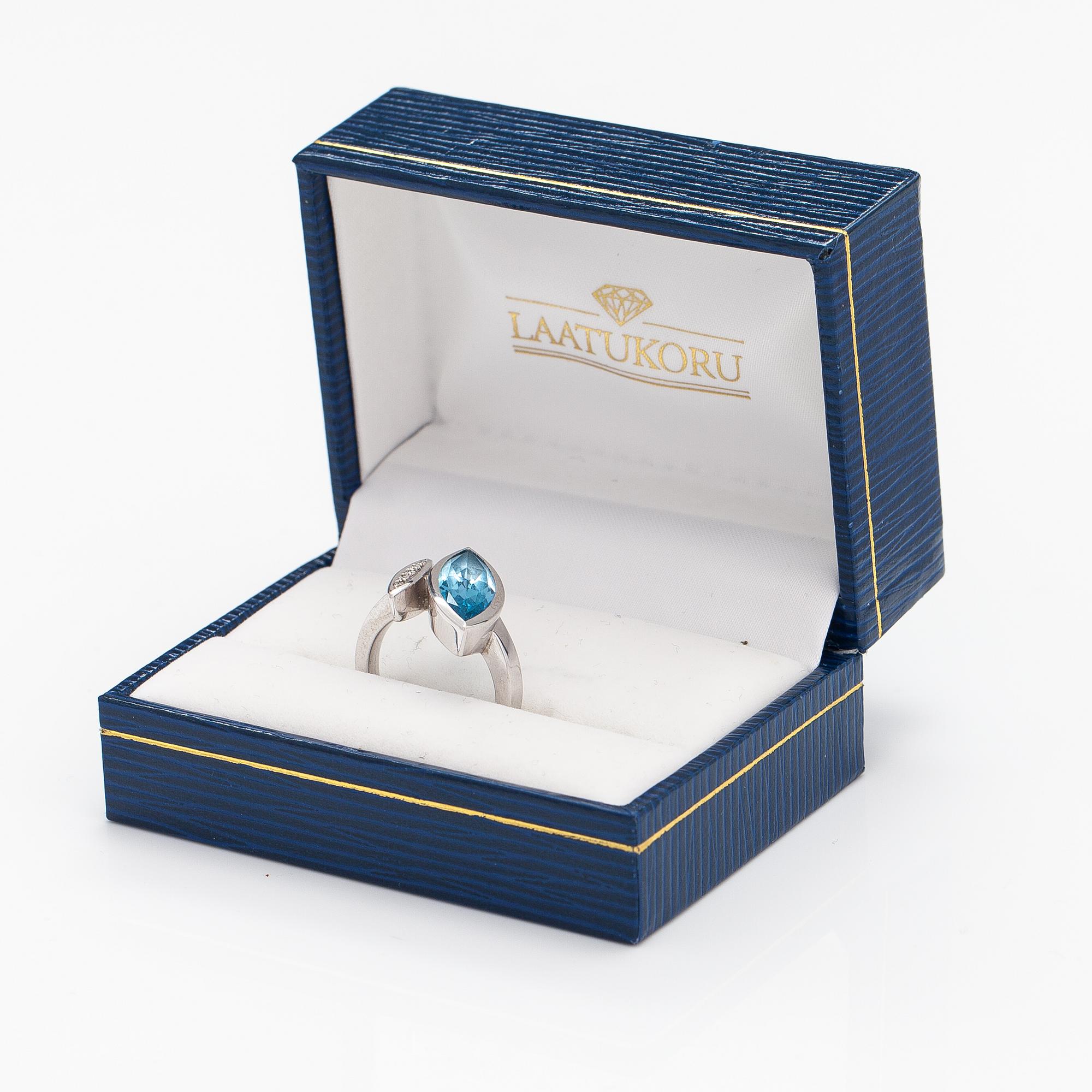 RING, 14K vitguld, topas, diamanter ca 0.05 ct tot.