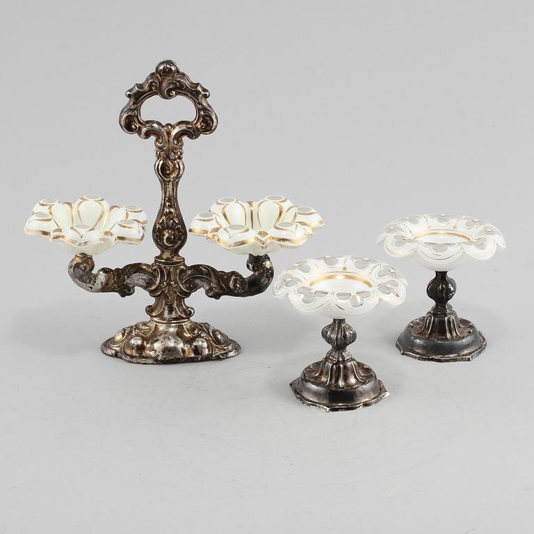 BORDSGARNITYR, 3 delar, silver samt glas. omkring 1900.