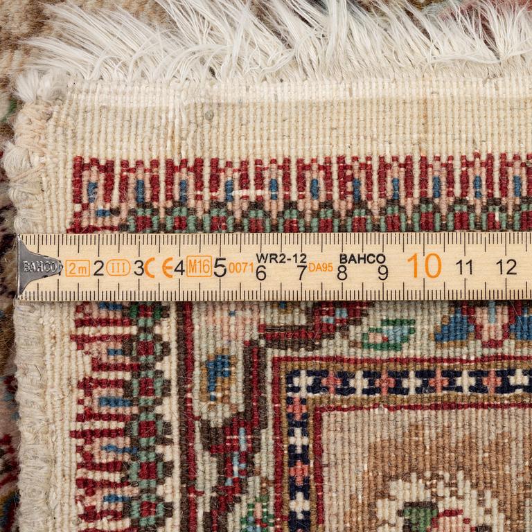 An orientalrug, a. 164 x 117 cm.