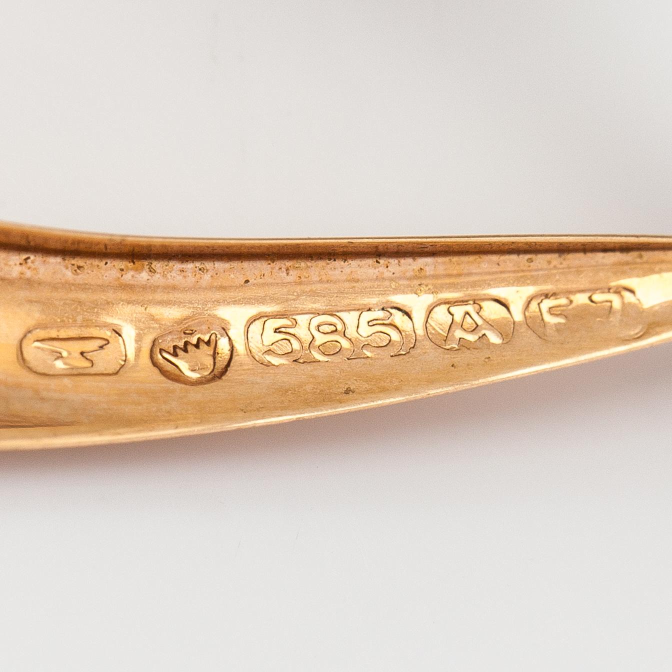 Elis Kauppi, A 14K gold and rose quartz pendant. Kupittaan kulta, Turku.