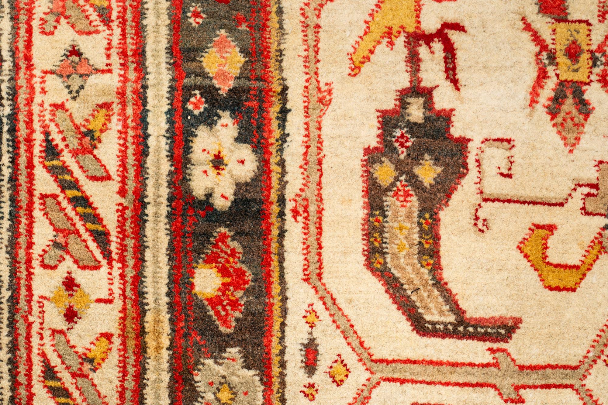 Matta, antik Indisk, sannolikt Agra, ca 467,5-474 x 369,5-374 cm.