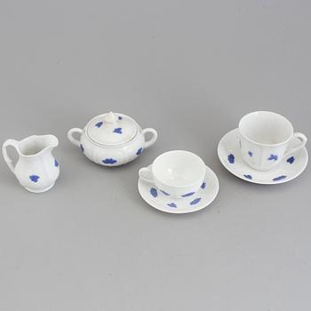 SERVISPORSLIN, 24 snarlika delar, "Blå Blom", Gustavsberg, 1900-tal.