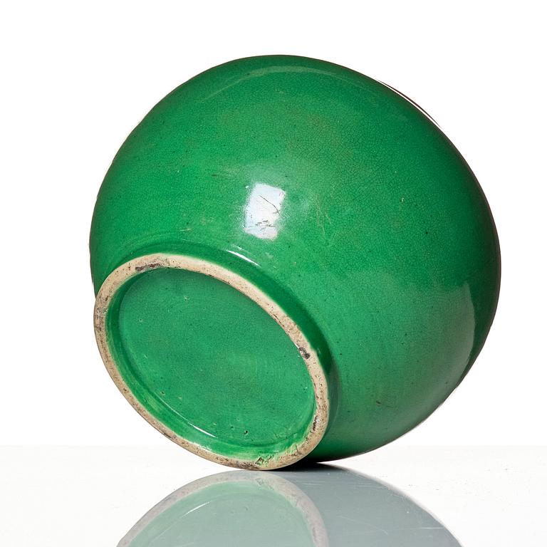 An apple green ge glazed jar, Qing dynasty, presumably 18th Century.